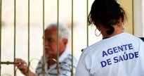 Processo Seletivo Prefeitura de Araçuaí: agente de saúde em visita residencial - Divulgação/PMSJRP