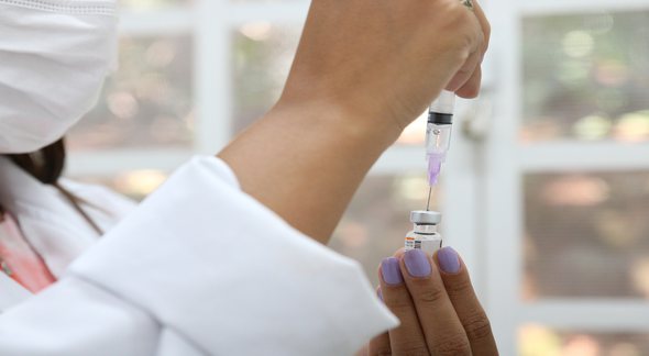 Aplicação da 4º dose de vacina contra a Covid-19 em São Paulo. Entenda - Agência Brasil