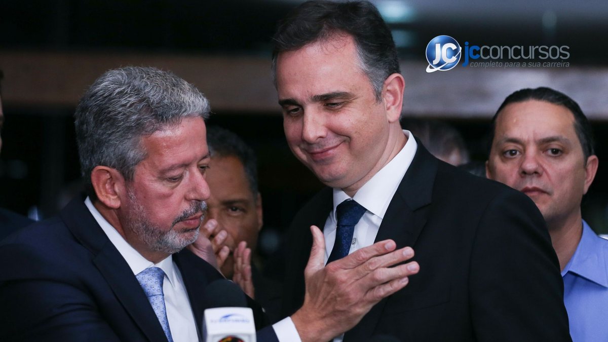 Rodrigo Pacheco (PSD-MG) ao lado do presidente da Câmara, Athur Lira (PP-AL)
