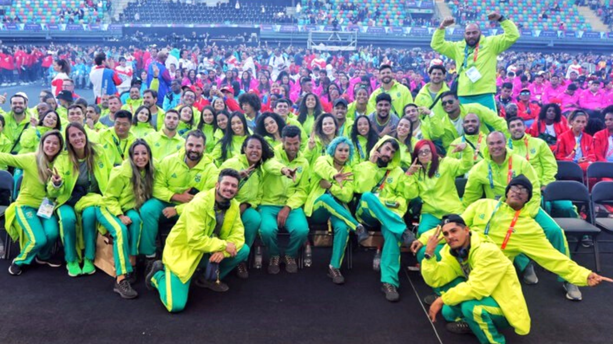 Integrantes da delegação brasileira na cerimônia de encerramento do Pan-Americano 2023