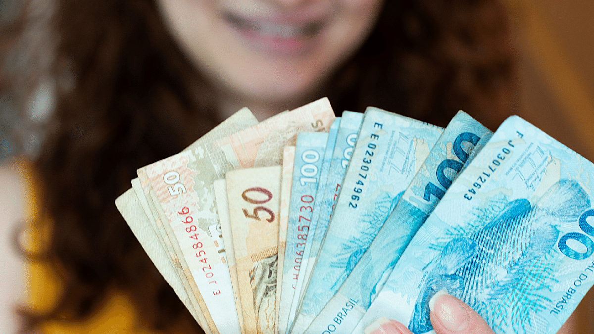 Quanto rende o Auxílio Brasil em um ano com taxa Selic a 12,75%? veja estatísticas