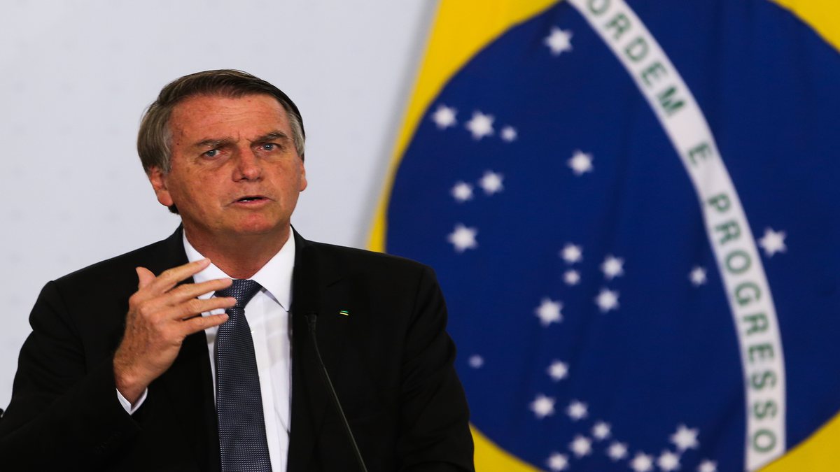 Bolsonaro promete zerar imposto sobre o diesel com PEC. Entenda