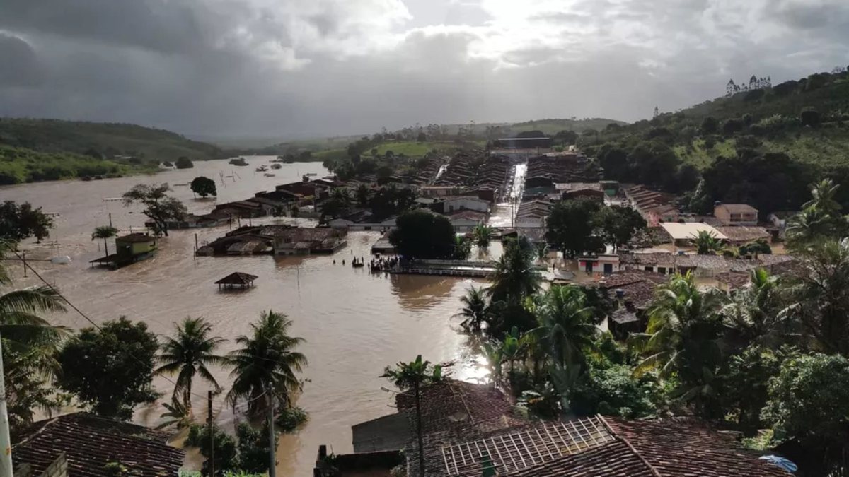 Rio transborda no município de Branquinha, em Alagoas