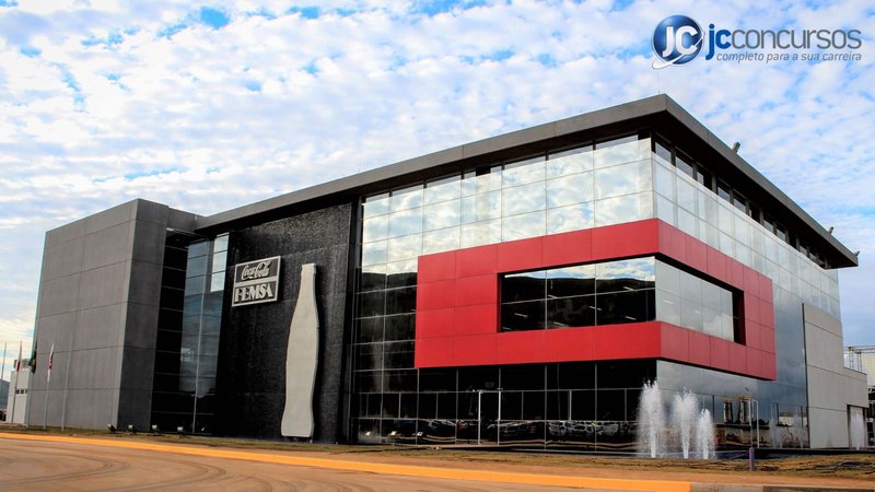 Coca-Cola FEMSA Brasil abre 35 vagas de emprego atuar em fábrica; confira