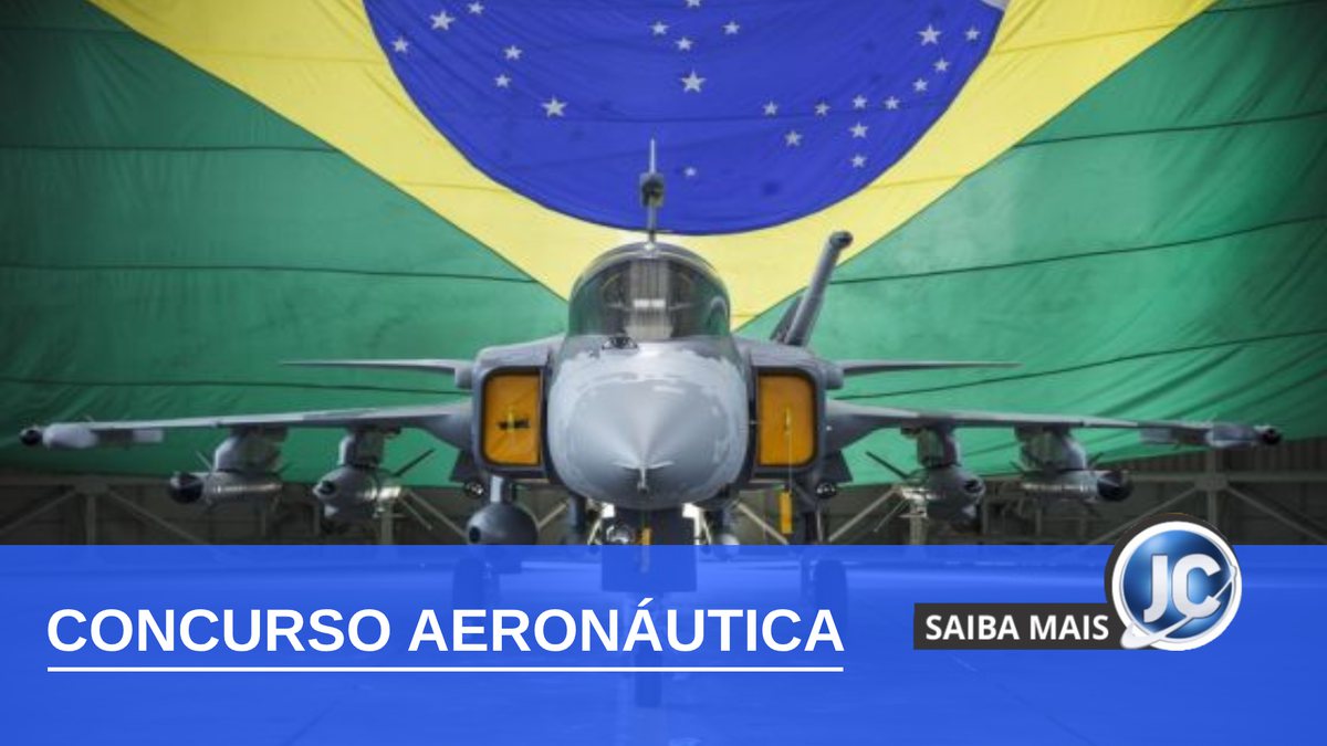 Concurso Aeronáutica: aeronave da Força Aérea Brasileira estacionada em hangar com bandeira do Brasil ao fundo