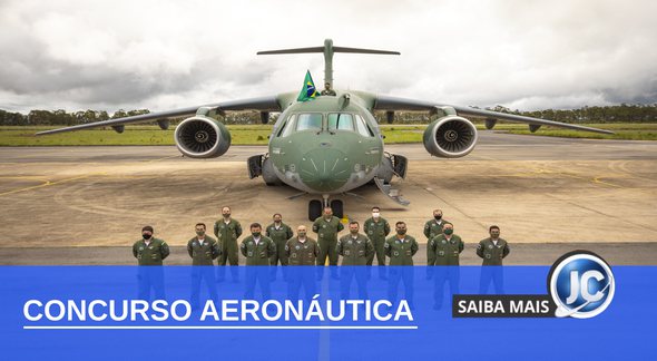 Concurso Aeronáutica: militares perfilados à frente de avião - Divulgação