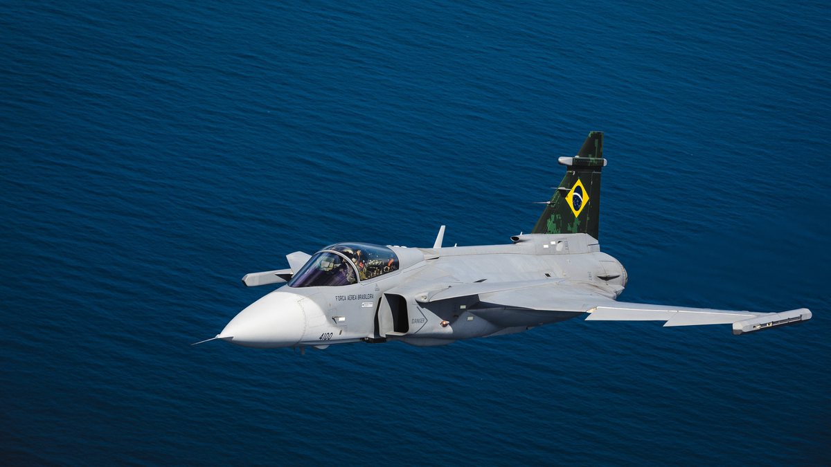 Concurso da Aeronáutica: aeronave de caça da Força Aérea Brasileira durante voo