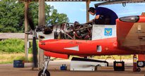 Concurso da Aeronáutica: militar realiza manutenção em aeronave da FAB - Divulgação