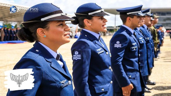 Concurso da Aeronáutica: militares perfilados durante evento na Praça dos Três Poderes, em Brasília (DF) - Foto: Divulgação