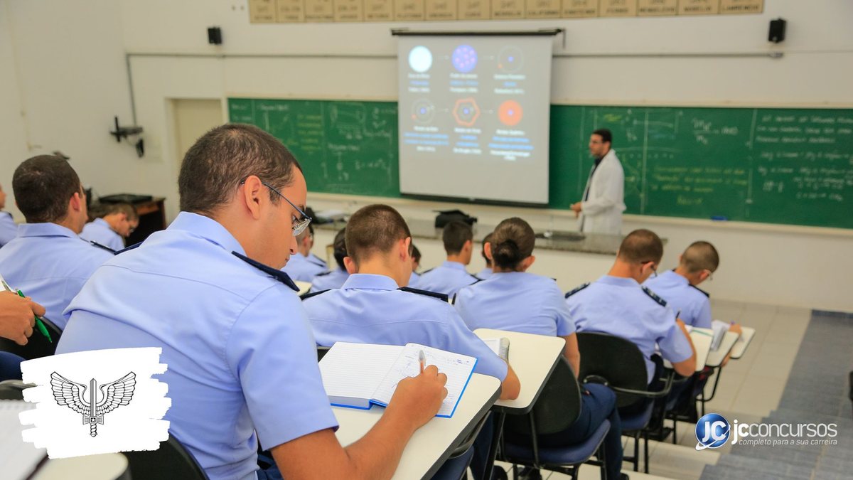 Concurso da Aeronáutica: alunos durante aula no Instituto Tecnológico de Aeronáutica