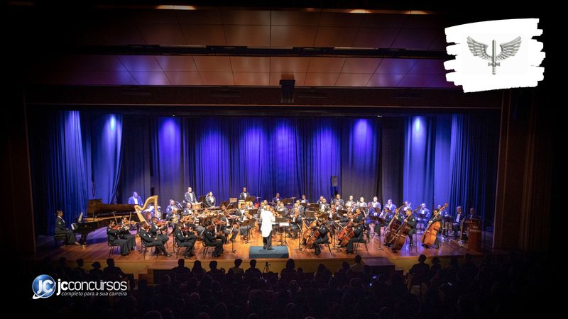 Processo seletivo da Aeronáutica: Orquestra Sinfônica da Força Aérea Brasileira durante apresentação