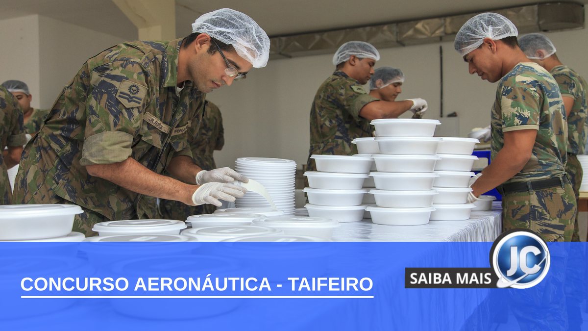 Concurso Aeronáutica - taifeiros durante o preparo de refeições