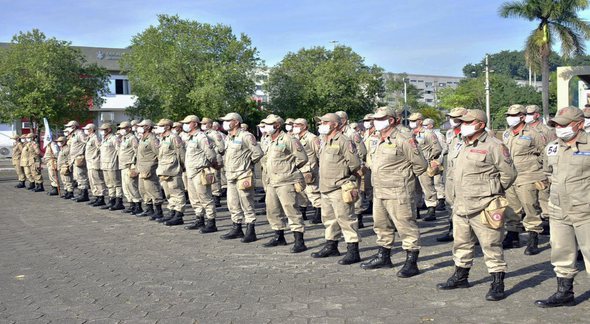 Concurso Bombeiros RJ: soldados perfilados - Divulgação