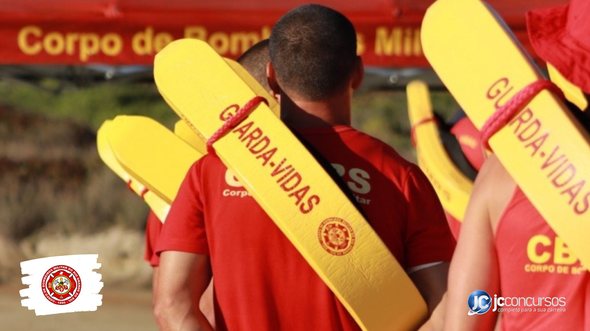 Processo seletivo dos Bombeiros RS: guarda-vidas de costas - Divulgação