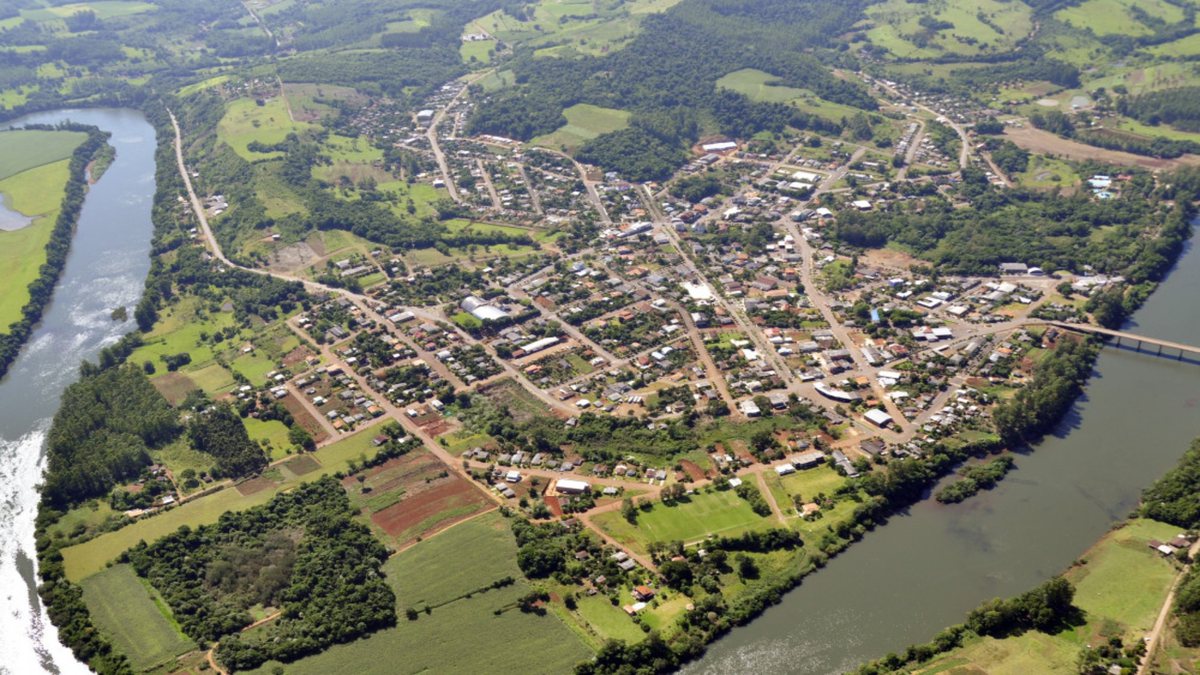 Concurso Câmara de Águas de Chapecó: vista aérea do município