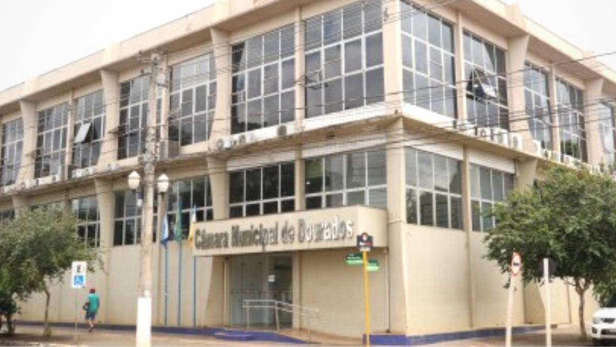 Fachada da Câmara Municipal de Dourados, no Mato Grosso do Sul
