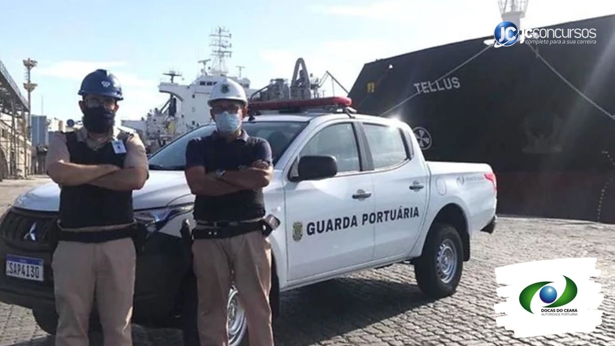 Concurso da Companhia Docas do Ceará: guardas portuários ao lado de viatura no Porto de Fortaleza