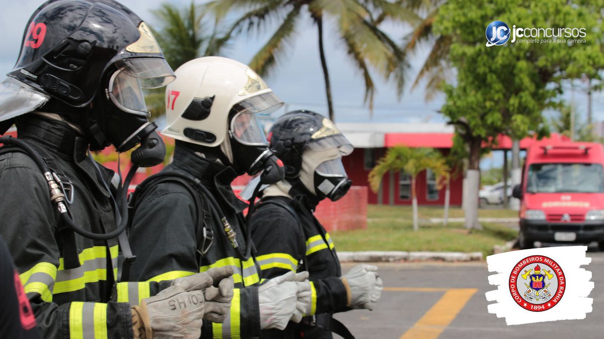 Concurso do Corpo de Bombeiros BA: soldados da corporação com trajes de combate a incêndio