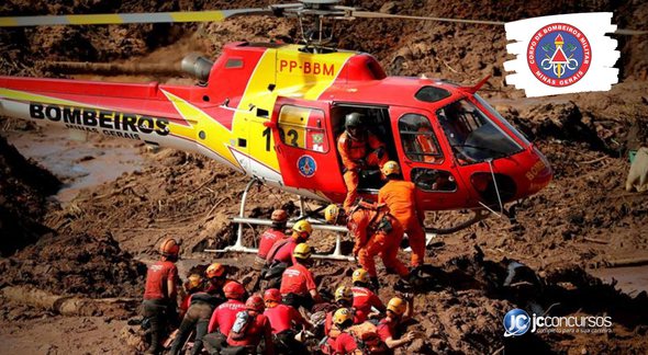 Concurso do Corpo de Bombeiros de Minas Gerais: soldados durante operação com helicóptero - Foto: Divulgação