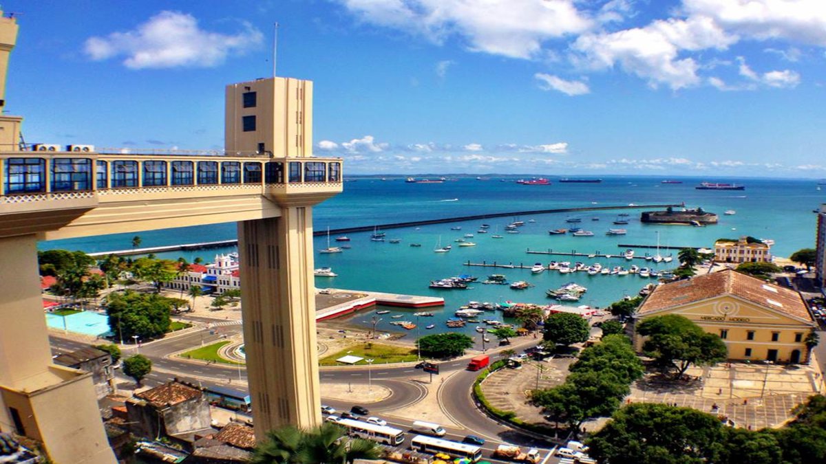 Concurso CRA BA: vista do Elevador Lacerda, um dos principais pontos turísticos de Salvador