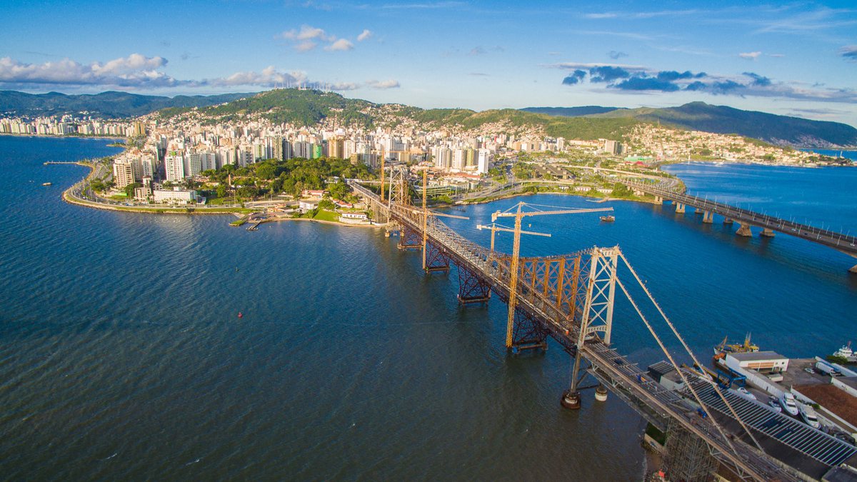 Concurso CRT 4: vista aérea de Florianópolis, cidade onde fica a sede do órgão
