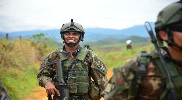 Concurso Exército: militar sorri para foto - Divulgação