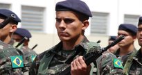 Concurso Exército: militares perfilados - Divulgação