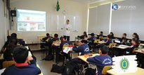 Concurso do Exército: estudantes observam explicação de professor em sala de aula de colégio militar - Divulgação