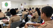Concurso do Exército: estudantes observam explicação de professor em sala de aula de colégio militar - Divulgação