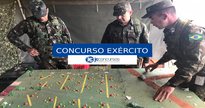Concurso Exército - militares observam maquete - Divulgação