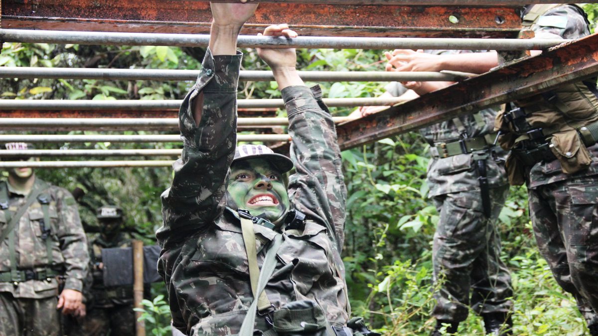 Concurso do Exército: recruta da Escola de Sargentos das Armas durante treinamento
