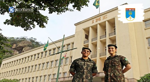 Concurso do Exército: alunos do IME posam para foto em frente ao prédio da instituição - Foto: Divulgação