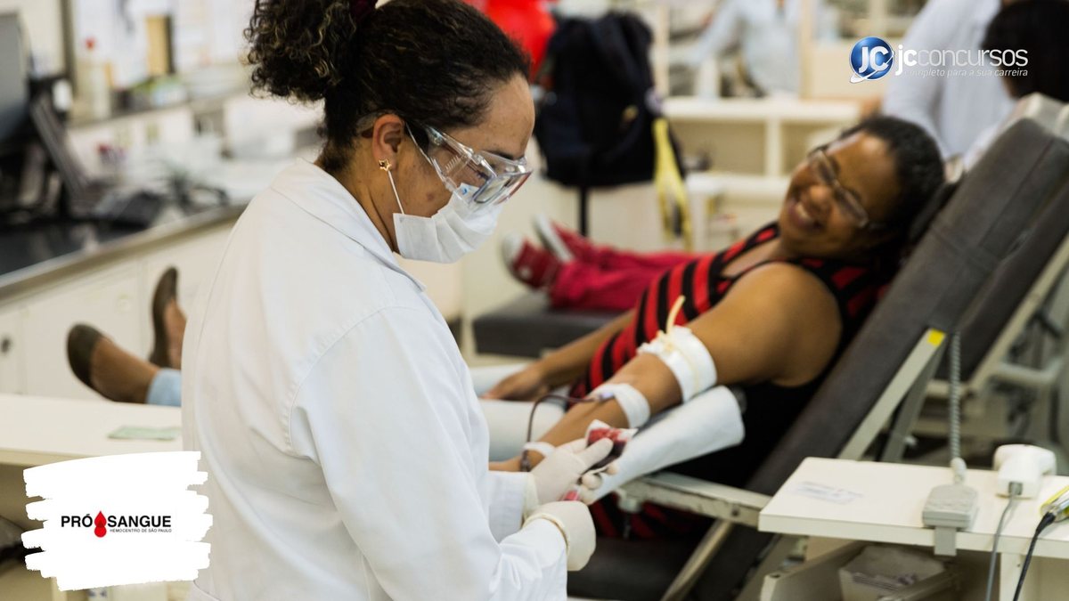 Concurso da Fundação Pró-Sangue: voluntária faz doação de sangue em hemocentro de SP