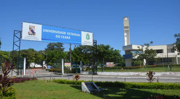 Concurso Funece: placa da Universidade Estadual do Ceará - Divulgação