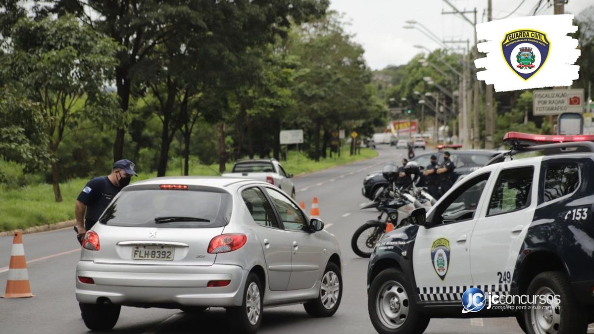 Concurso da GCM de Ribeirão Preto: agente aborda veículo durante blitz educativa