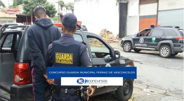 Concurso Guarda Municipal de Ferraz de Vasconcelos - agente durante abordagem policial - Divulgação