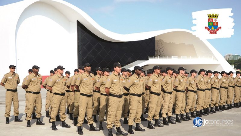 Concurso da Guarda Municipal de Niterói: agentes da corporação perfilados