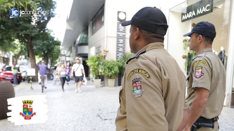 Concurso da Guarda Municipal de Niterói: agentes durante patrulhamento