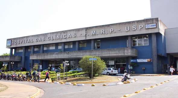 Concurso HCRP: fachada da entrada do Hospital das Clínicas - Marcos Santos/USP Imagens