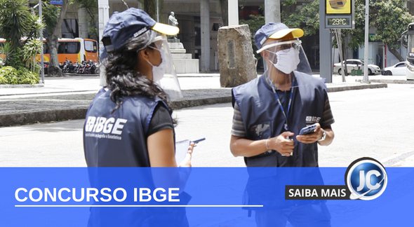 Concurso IBGE: recenseadores na rua durante coleta de dados - Divulgação