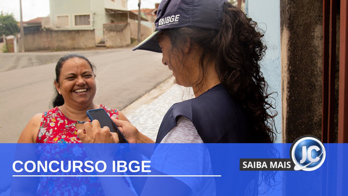 Concurso IBGE: recenseadora entrevista mulher durante a coleta do Censo 2010