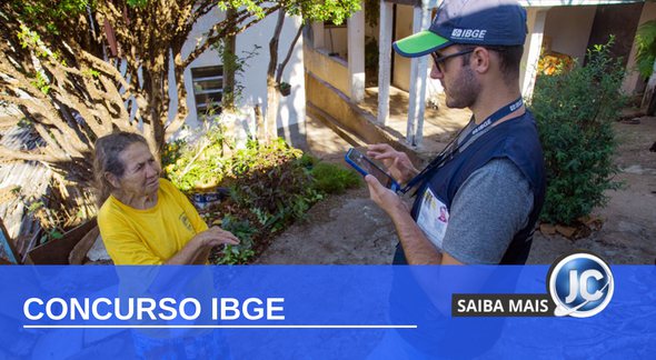 Concurso IBGE: recenseador entrevista moradora durante a coleta do Censo 2010 - Simone Mello/Agência IBGE Notícias