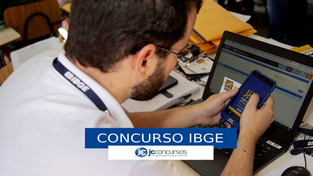 Concurso IBGE - funcionário do órgão utiliza aplicativo do Censo