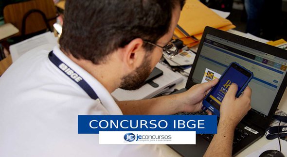 Concurso IBGE - funcionário do órgão utiliza aplicativo do Censo - Simone Mello/Agência IBGE Notícias