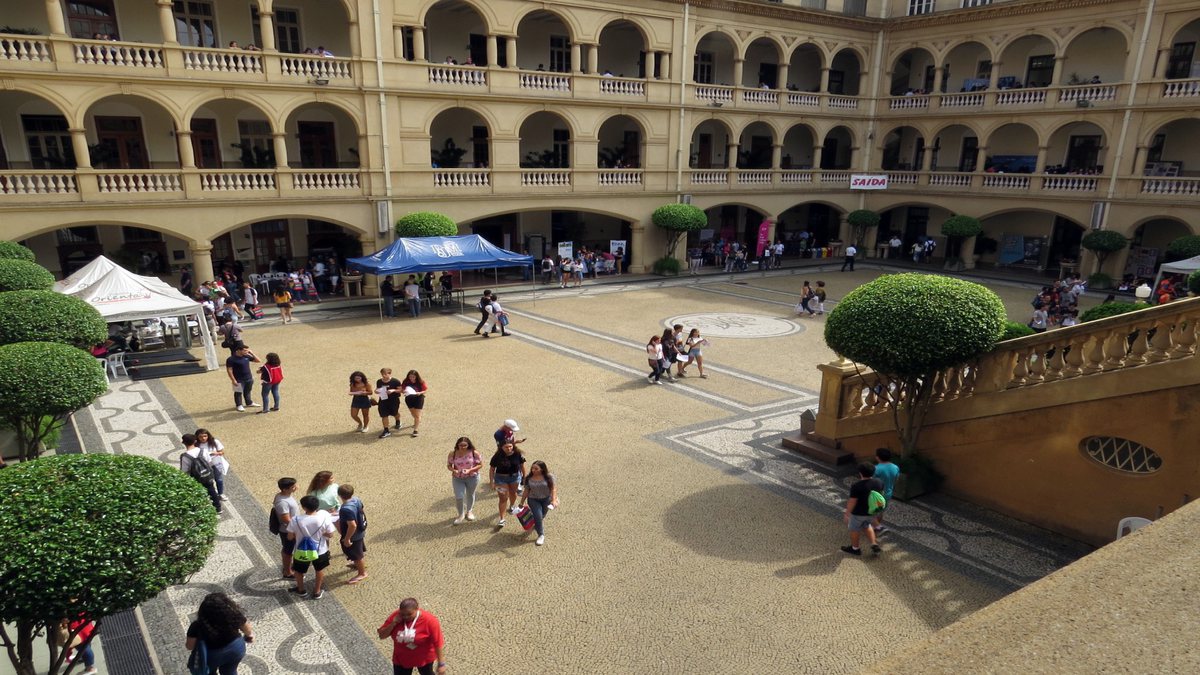 Concurso do IFSP:  estudantes circulam pelo pátio do Câmpus São Paulo