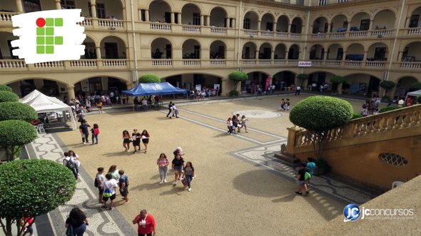 Concurso do IFSP: estudantes circulam pelo pátio do Câmpus São Paulo - Divulgação