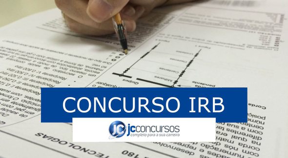 Concurso Instituto Rio Branco: pessoa respondendo prova - Divulgação