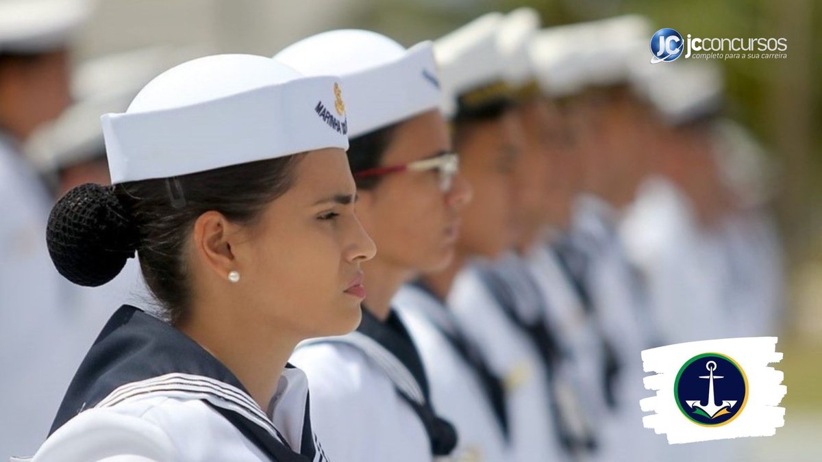 Processo seletivo da Marinha: militares perfilados com uniforme da corporação