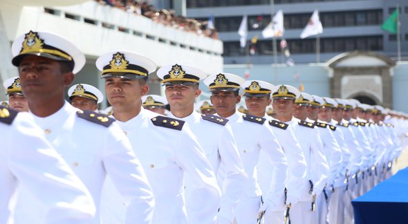 Concurso Marinha: oficiais perfilados - Divulgação