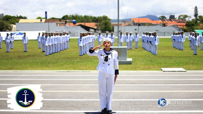 Concurso da Marinha: aprendizes-marinheiros perfilados durante solenidade - Foto: Divulgação